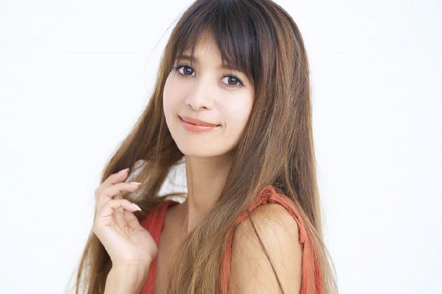 【吉川ひなのちゃん購入】完売トップス 吉川ひなの、13歳モデルデビュー当時の“ショット”公開 SNS「お人形
