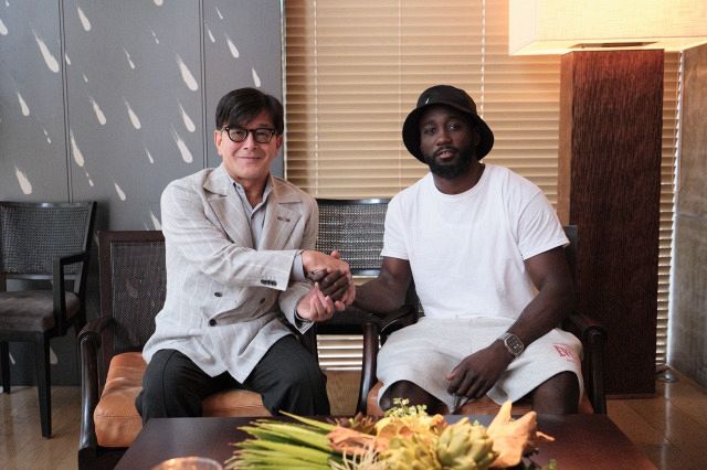 来日中のクロフォード、RIZIN榊原CEOとプライベートランチ！2ショット