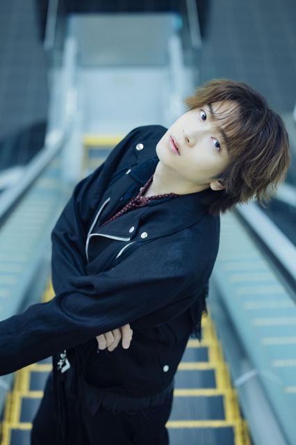 庄司浩平、“憧れの聖地”で撮りおろし さまざまな表情を詰め込んだ卓上