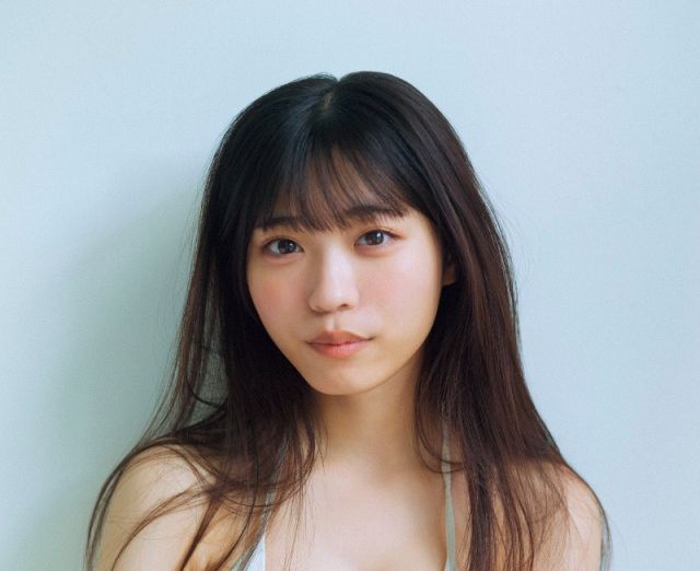 僕が見たかった青空」金澤亜美、純白のビキニ姿を初披露 儚くも美しい