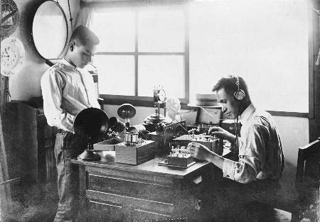 鉱石ラジオ」復刻機で体験会 シャープ、放送開始100年で：山陽新聞