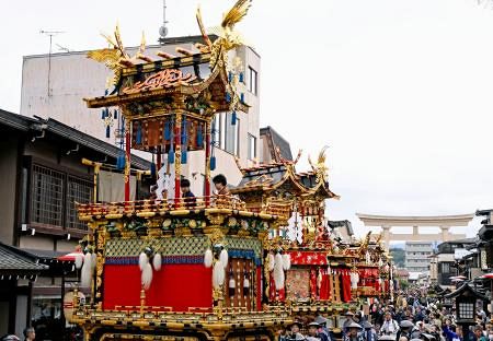 秋の高山祭」開幕 きらびやかな屋台並ぶ：山陽新聞デジタル｜さんデジ