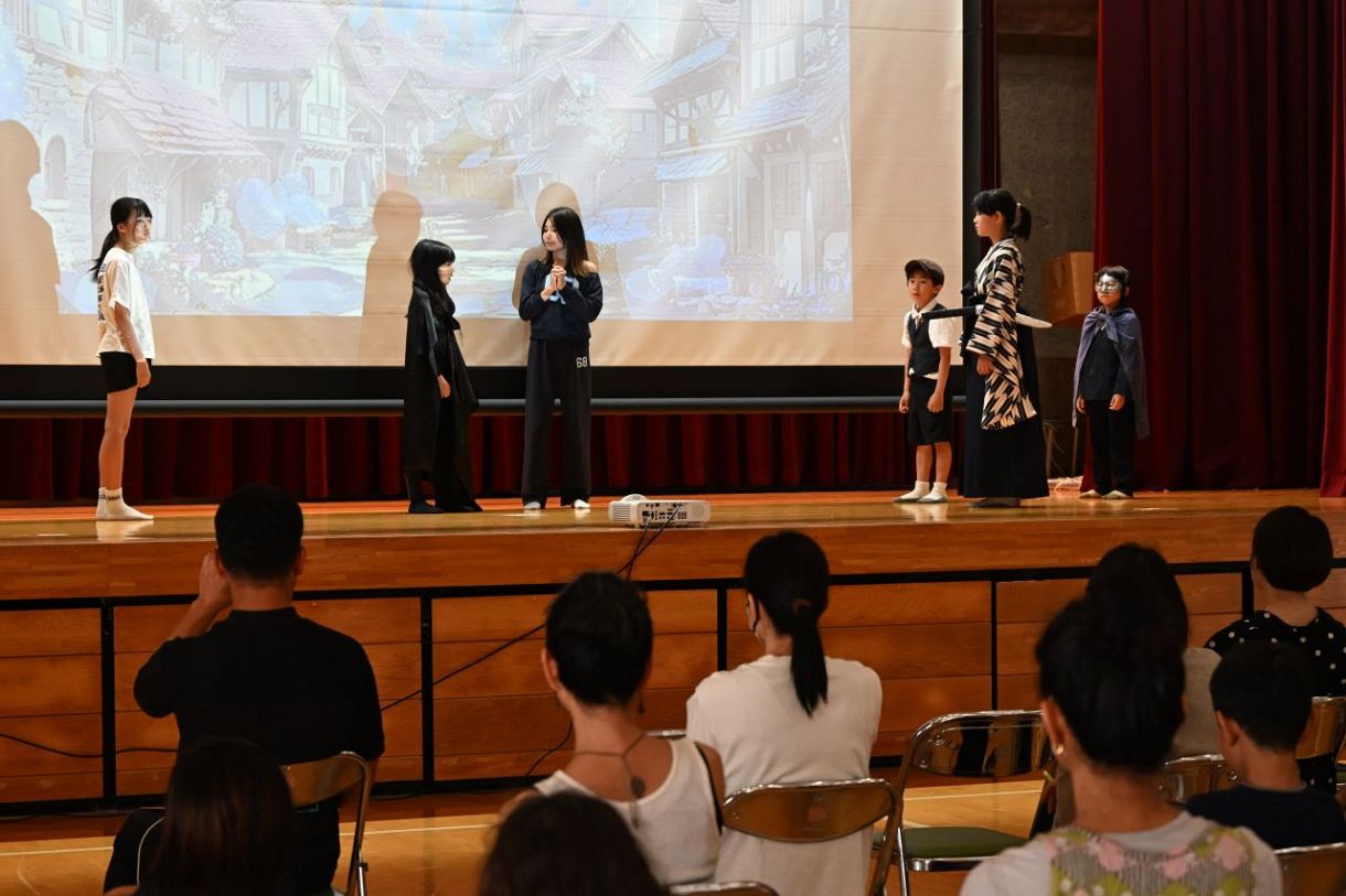 自作脚本の舞台劇を熱演 西粟倉の児童劇団:山陽新聞デジタル|さんデジ