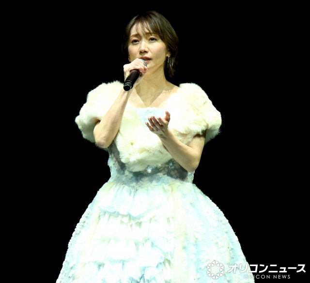 大島優子、AKB48 20周年記念公演初登場 「泣きながら微笑んで」に会場