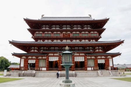 薬師寺金堂復興記念の盾 思いこもった写経で復興 金堂再建から50年の薬師寺：山陽新聞