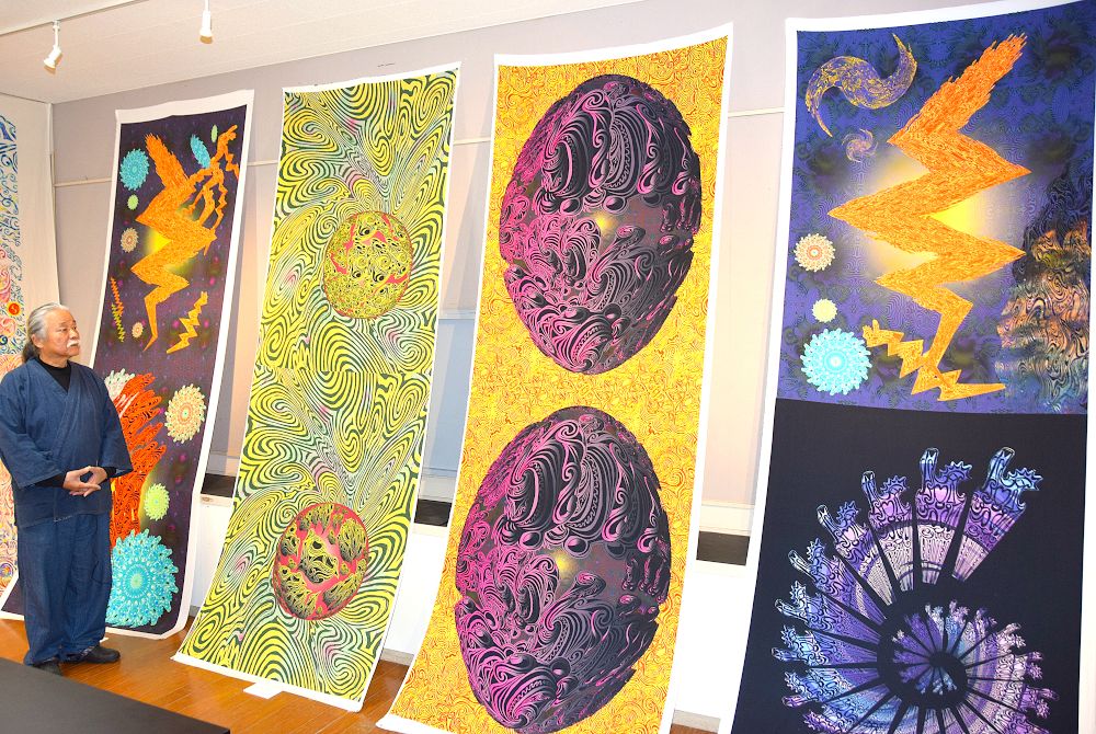 縄文土器の文様を布にデザイン 新見・猪風来美術館で企画展：山陽新聞