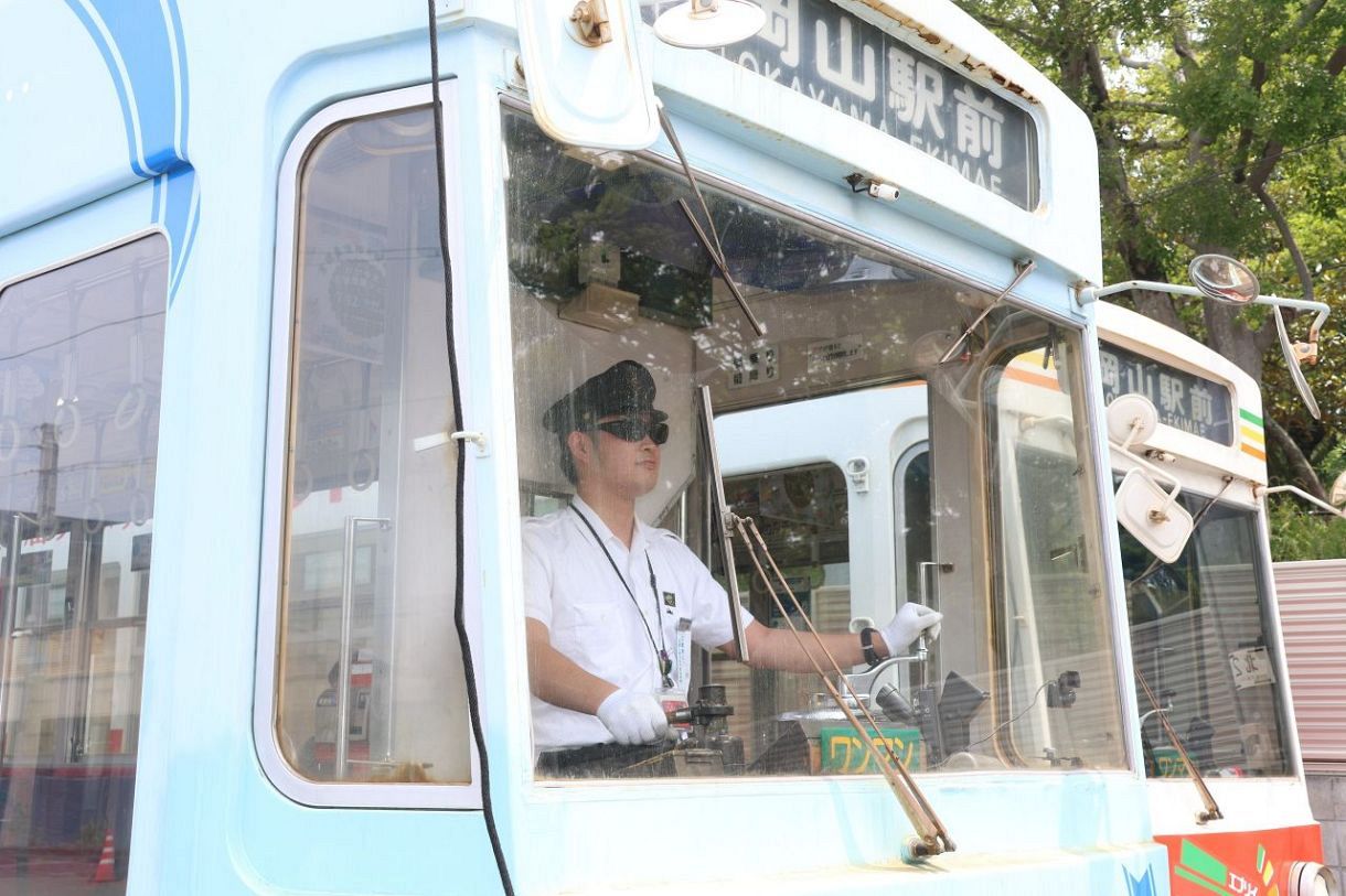 運転士のサングラス着用広がる 岡山の公共交通機関、安全確保へ：山陽