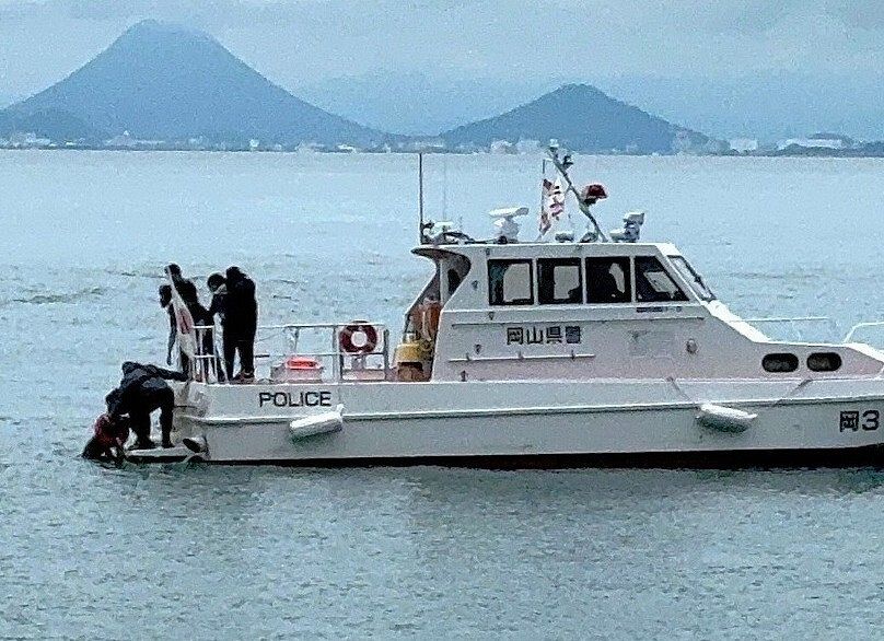 水難者救助の対応確認 渋川海岸で県警ヘリや警備艇訓練：山陽新聞