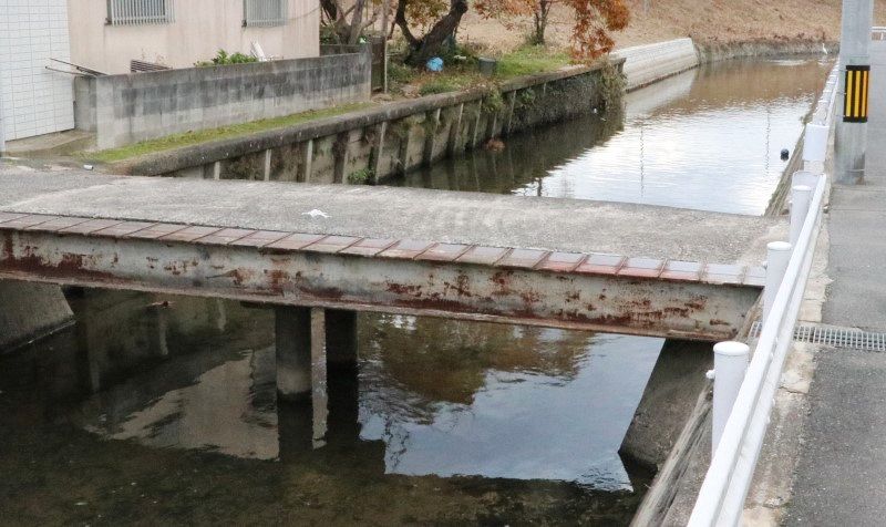 岡山県 「勝手橋」の実態調査へ　管理者を特定、危険なら撤去も