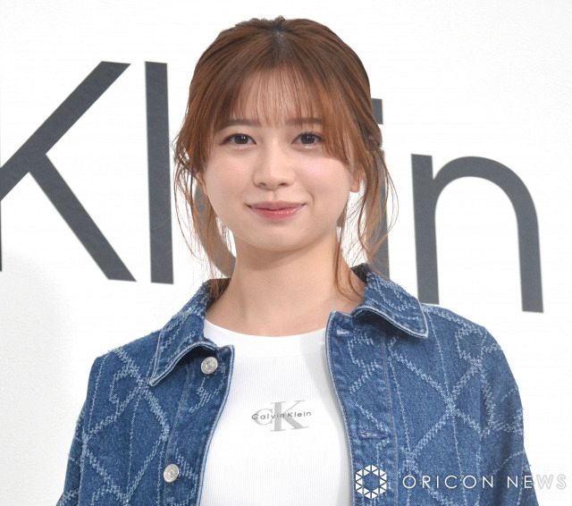 桜田ひより、ヘルシーな“へそ出し”スタイル披露 スカイダイビング初