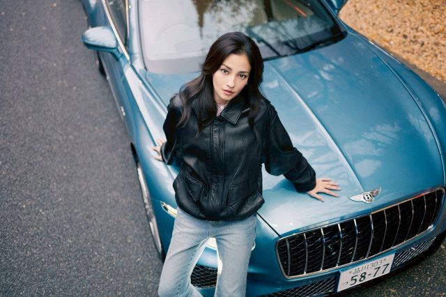 黒木メイサ、超高級外車“ベントレー”で東京を走る 存在感を示し沿道