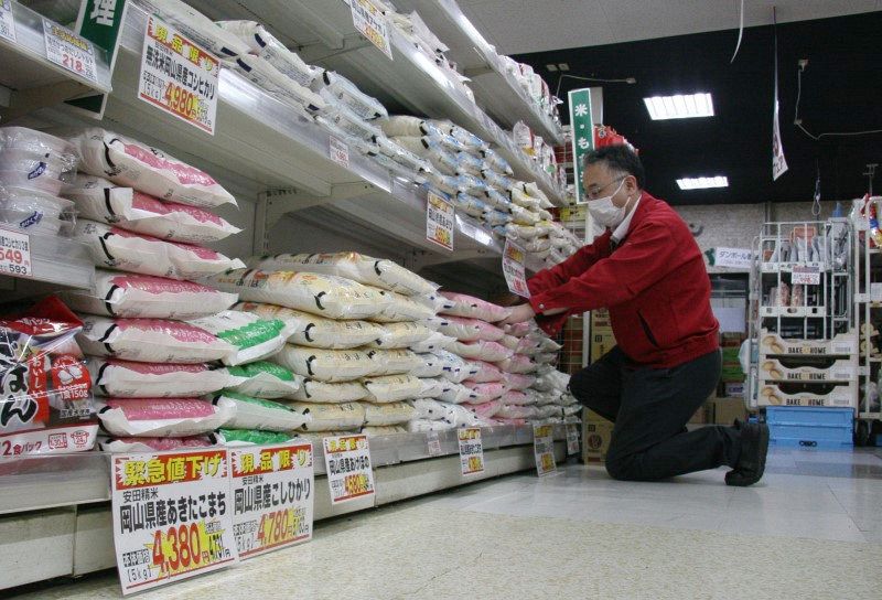 備蓄米調達 県内スーパー続々申請　集客増期待 既存品との価格差懸念