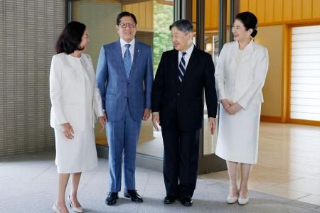 両陛下、比大統領夫妻とお別れ 皇居・御所であいさつ：山陽新聞