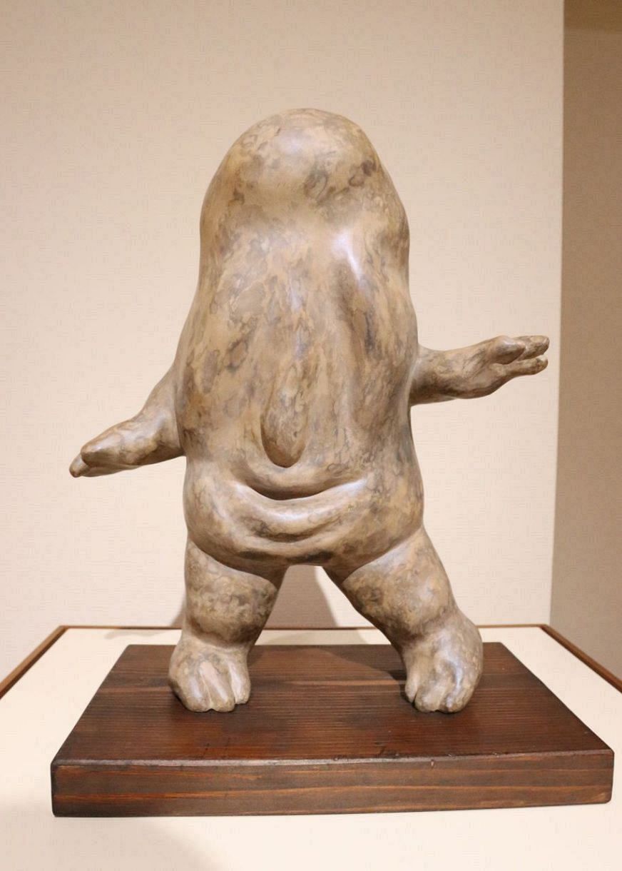 不確かな存在 親しみ深く 「妖怪彫刻家」武本大志 井原で岡山初個展