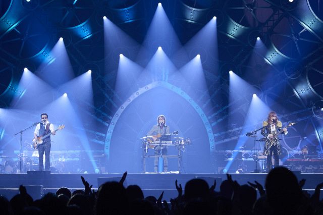 THE ALFEE 夏イベ横浜アリーナ飛来物と銀テープ5本　おまけ1980年代物 THE ALFEE 夏イベ横浜アリーナ飛来物と銀テープ5本 おまけ1980
