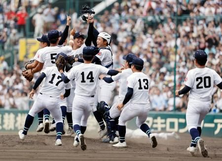 夏の甲子園、沖縄尚学が初優勝 日大三を3―1で下す：山陽新聞デジタル