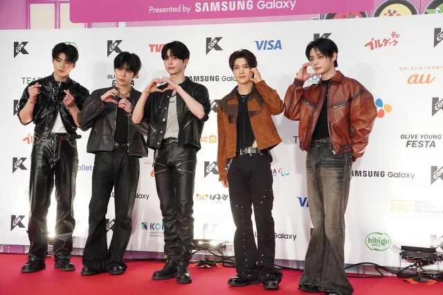 KCON JAPAN】ZEROBASEONE、5人体制でレッドカーペットに登場