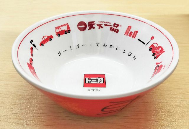 天下一品×トミカのどんぶり公開…どんぶりの中を“車が走る”かわいい