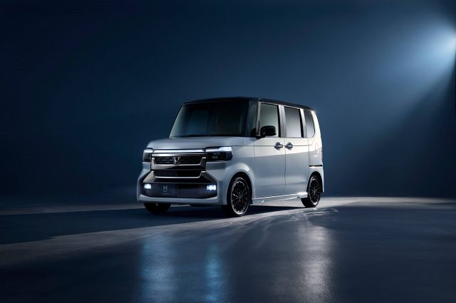 ホンダ、『N-BOX』マイナーチェンジの先行情報を公開 フロントフェイス