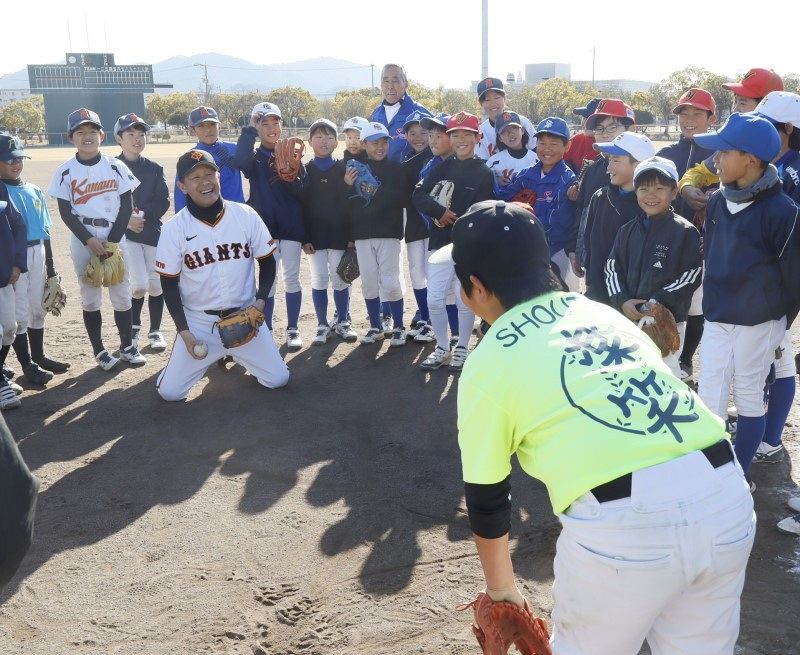 巨人コーチ川相さん 笠岡で教室 小学生が一流の技術学ぶ：山陽