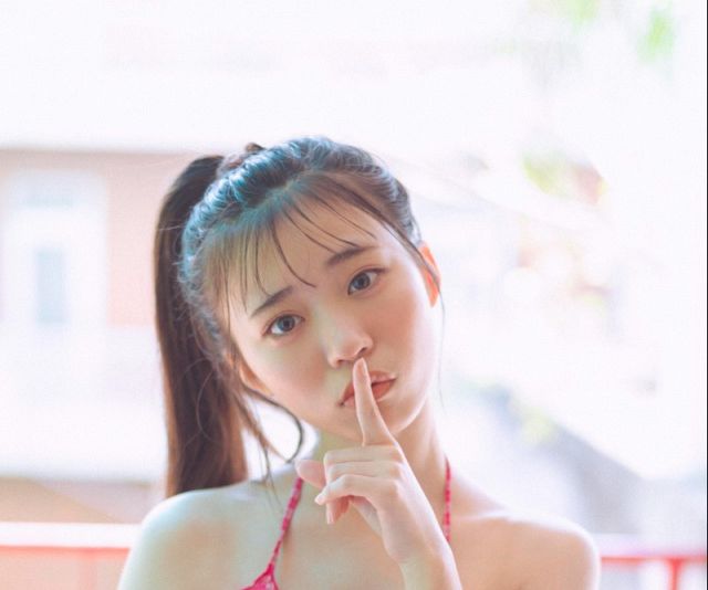 僕が見たかった青空」金澤亜美、ピンクビキニ姿が解禁 “透明感溢れる色