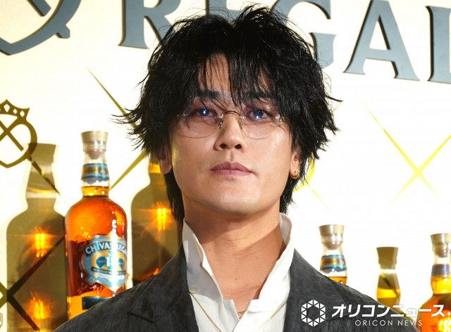 赤西仁「2週間ぶりの彼女」 仲良しの友人・山田孝之とのオフ2ショット