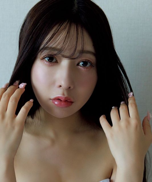 元・乃木坂46斉藤優里、トップライバーに 胸元あらわに色香あふれる姿