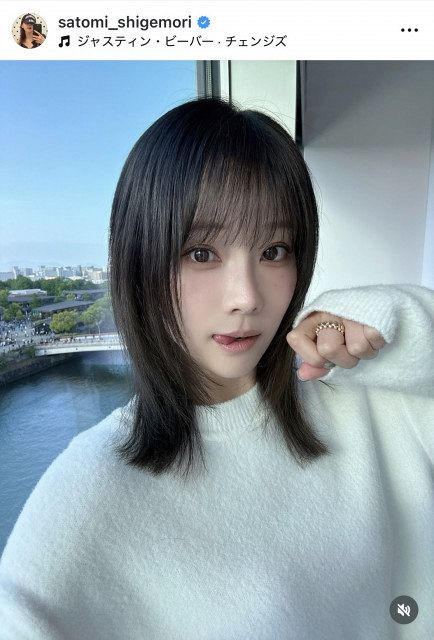 37歳・重盛さと美、へそ出しルックで自慢の“美くびれ”を披露 ヘア