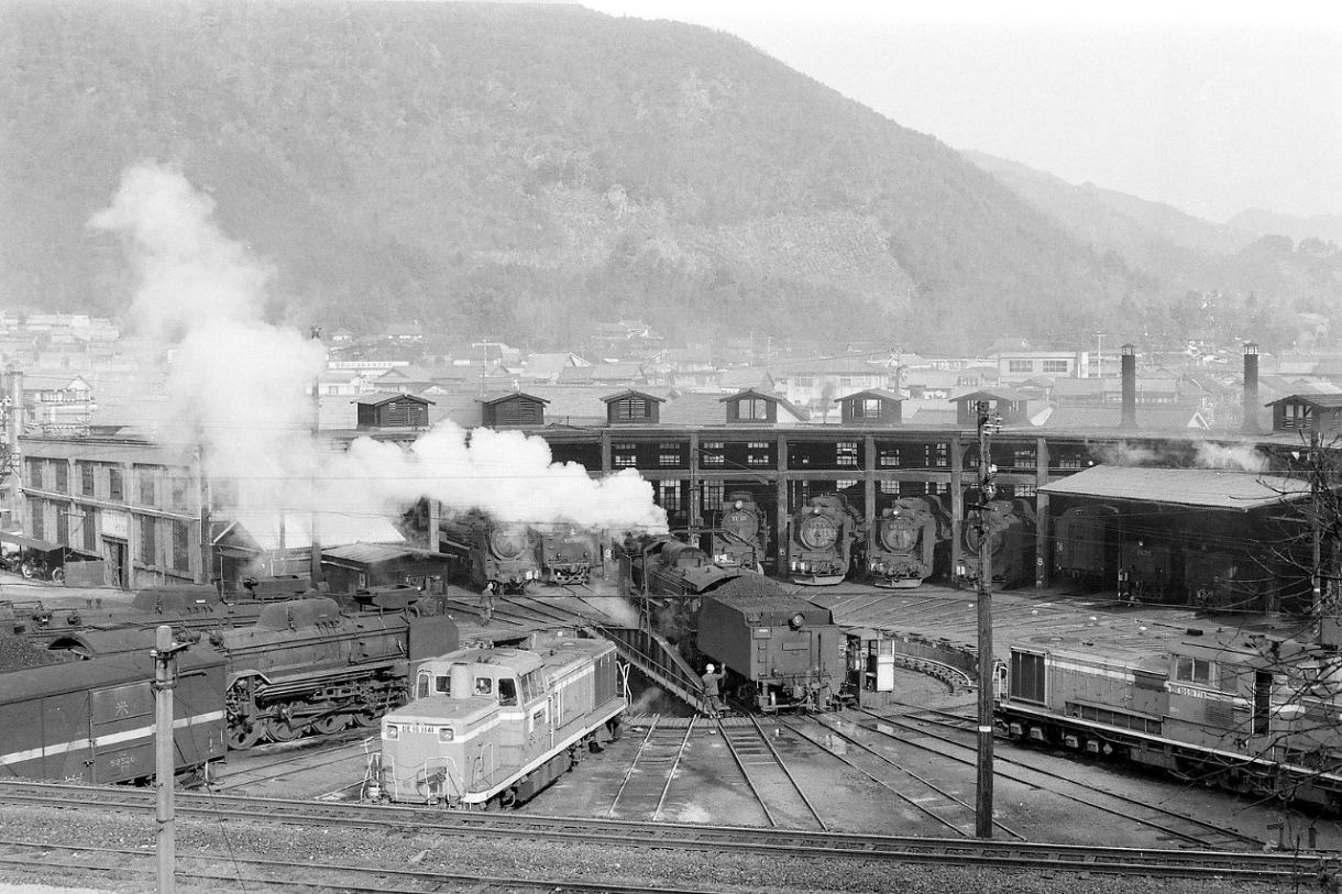 鉄道の聖地・国鉄新見機関区 蒸気と煙 まぼろしの情景思う：山陽新聞