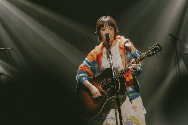 ショートカット姿の“シン・あいみょん”で魅了 ツアー『ヘブンズ
