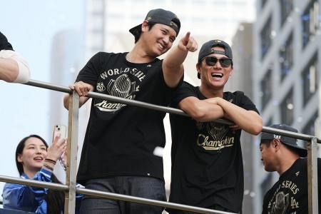 ドジャースがLAで優勝パレード 大谷、山本ら日本人トリオ笑顔：山陽