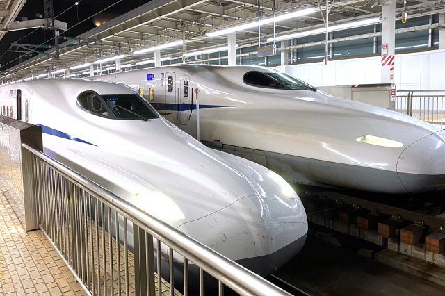 東京駅新幹線ホームにベーカリー登場、移動中の“ながら食”需要を狙う