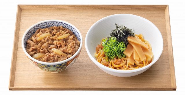 きょうから】吉野家に“新定番” 太めもちもち麺×にんにくが効いたたれを