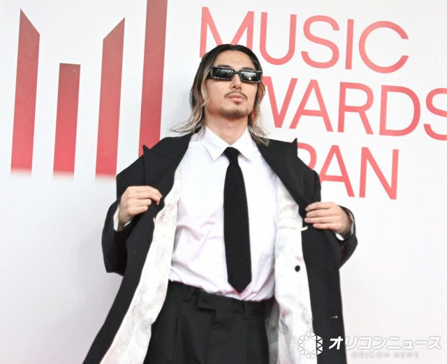 MAJ2026】藤井 風、衣装のポイントは“Sustainable” 記者に投げキスの神