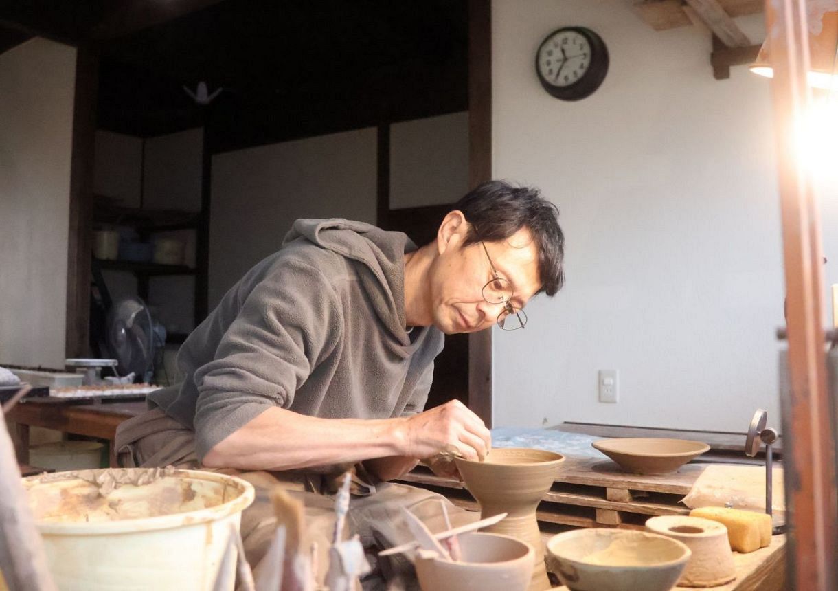 倉敷 酒津焼兜山窯 築窯90年 親子3代作陶 3日から記念展：山陽新聞