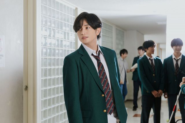 中島健人、人気俳優役で30着以上の衣装着こなす 『ラブ≠コメディ