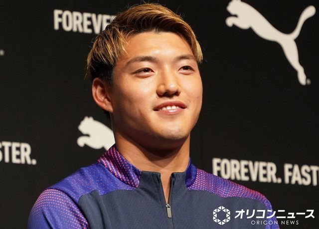 W杯2026】堂安律、現地で28歳迎え日本代表メンバーがケーキでお祝い 妻