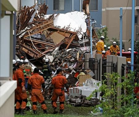 高さ5メートルの土台が崩れ、一戸建てが全壊。原因は「擁壁」の老朽化