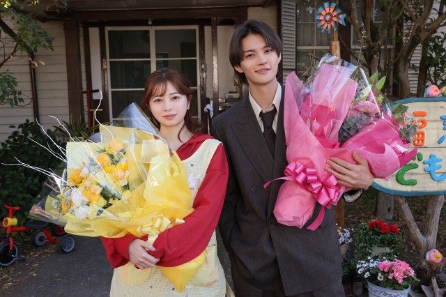 ESCAPE』桜田ひより＆佐野勇斗、万感のクランクアップ「とても幸せな