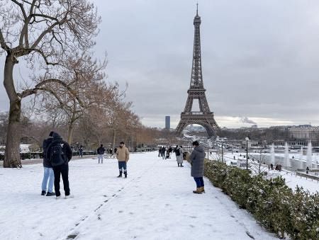 チェスティ☆パリエッフェル塔ニットプルオーバー Paris🇫🇷🗼🥐 . エッフェル塔は昼も夜も顔が違って本当に楽しかったな