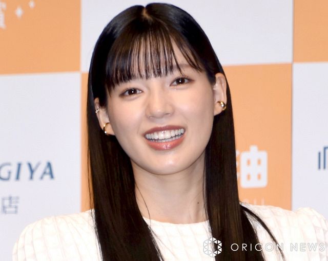 石井杏奈、夜の“胸元”チラ見せ魅惑ショットに「どきっとします