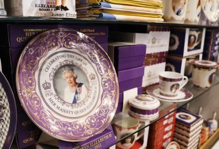英女王生誕百年、人気今も 「人々に尽くした」と国王：山陽新聞
