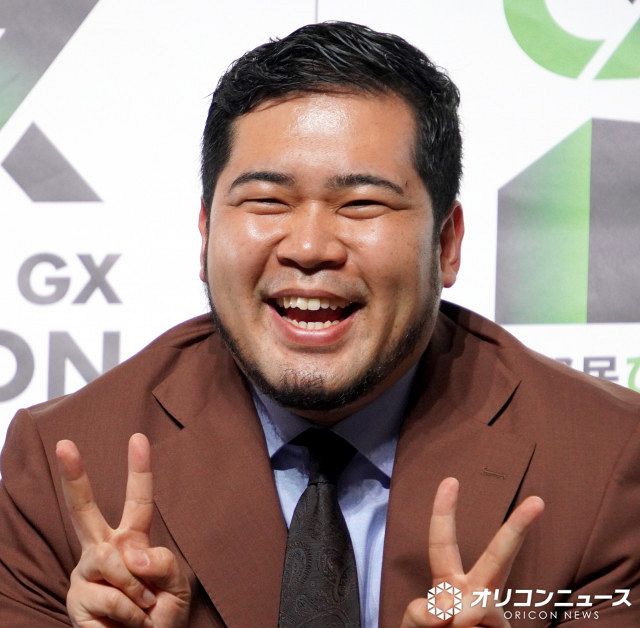 令和ロマン・松井ケムリ、相方・くるまは「電気ぐらいよく動く」 司会