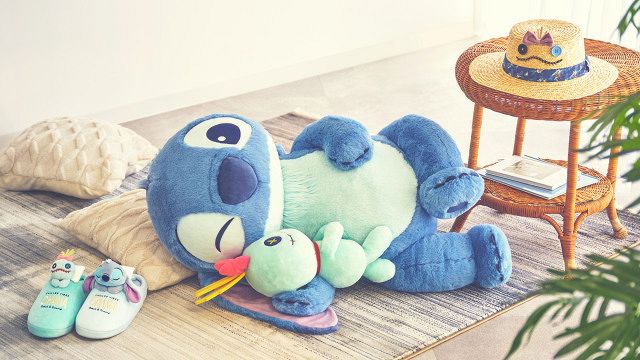 最も優遇 スティッチ＆スクランプに癒される ディズニーストアで ぬいぐるみ