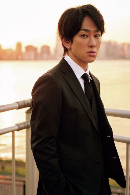 SUPER EIGHT横山裕、『Oggi』スーツ男子企画で憧れの上司に