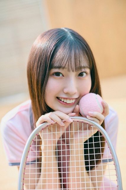 日向坂46 5期生 大田美月 直筆サイン入り生写真 五期生お披露目制服衣装 日向坂46「五期生のぽかぽか写真館」 6人目は大田美月：山陽新聞