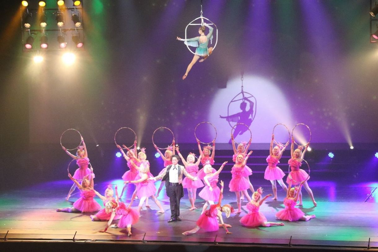 歌って踊って 市民参加型ミュージカル　 ハレノワで「木下サーカス物語」開演　　　