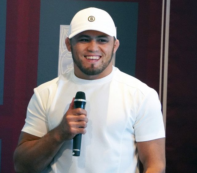 RIZINフェザー級チャンピオン シェイドゥラエフ 直筆サイン A4 王者 RIZIN】最強王者シェイドゥラエフ「もし格闘家になってなかったら