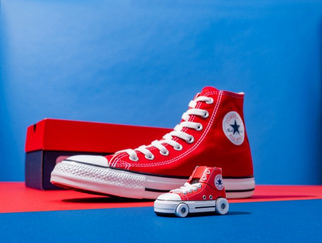 converse 超希少非売品　ディスプレイボード　コレクターアイテム トミカ、コンバースと初コラボ“シューズ型”ミニカー登場 「ALL STAR