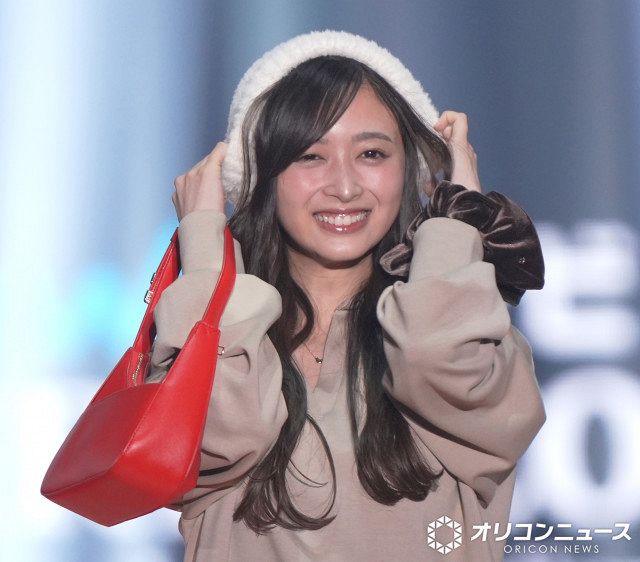 乃木坂46 井上和 ライブT 東京都ver.コーデ Special 東京公演 TGC】乃木坂46井上和、ファーのベレー帽で大人フェミニン かわいらしさ